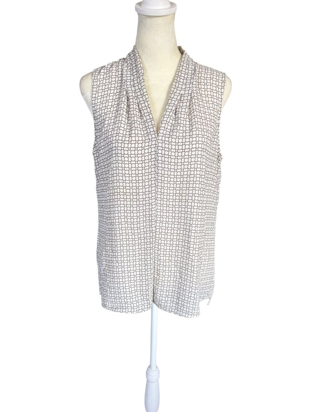 Ann Taylor Petite white circle patterned sleeveless v-neck pullover blouse MP